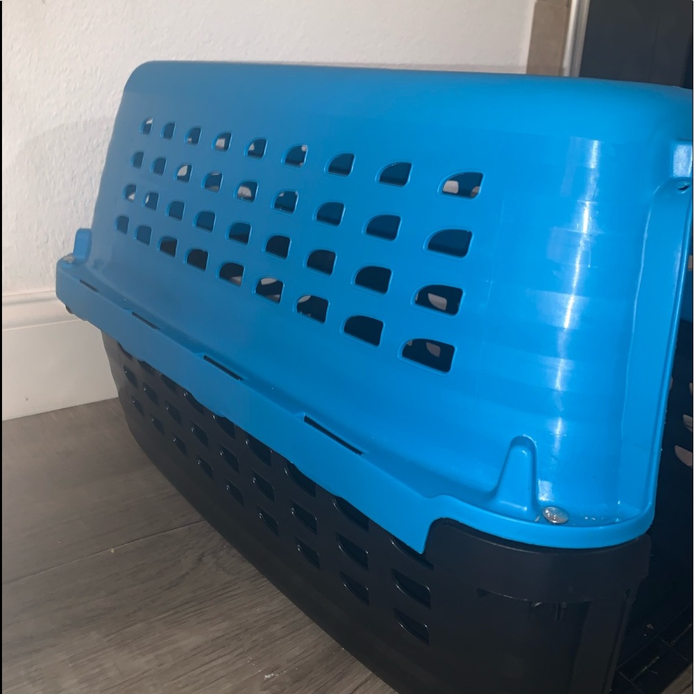 Small Dog Crate - Picture 2 of 3